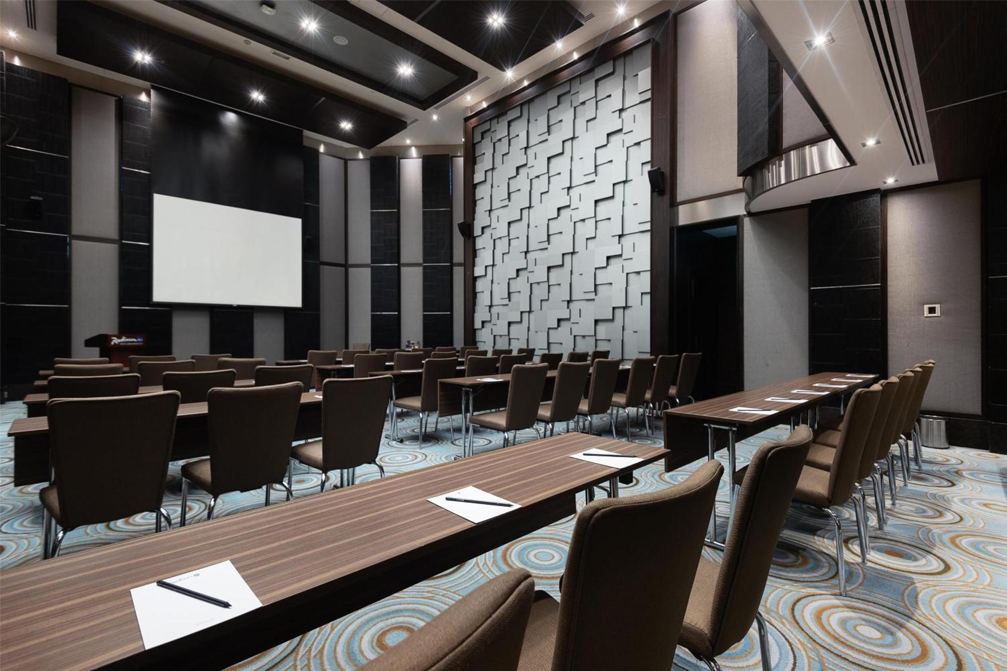 Radisson Blu Hotel, Media